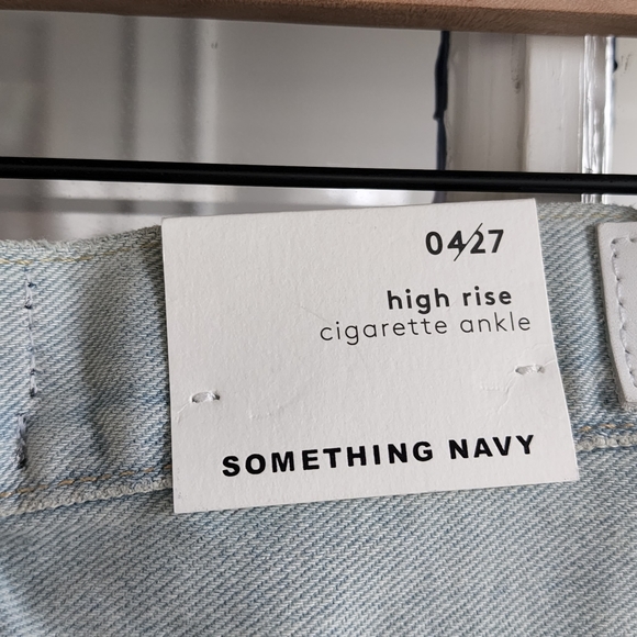 Something Navy High Rise Cigarette Ankle Jeans, Sz 4 - Picture 8 of 14
